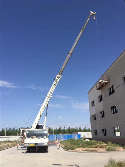 三沙市“轻装强干”—— 吊车的 “轻量化臂架” 技术